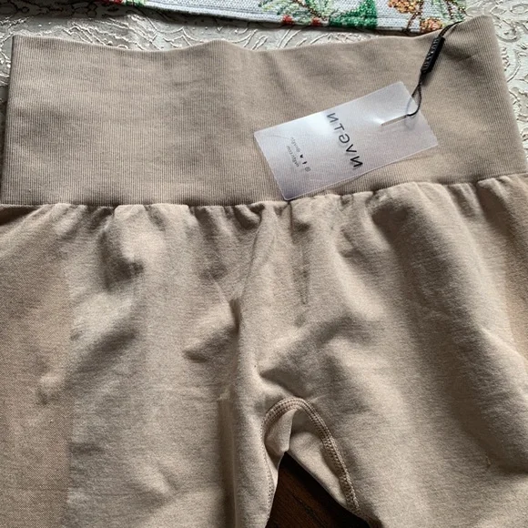 NVGTN Contour Seamless Leggings size M   NWT - Picture 8 of 10